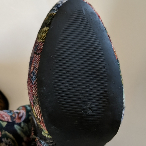 Diba, tapestry booties. Sz 10 - Picture 6 of 9